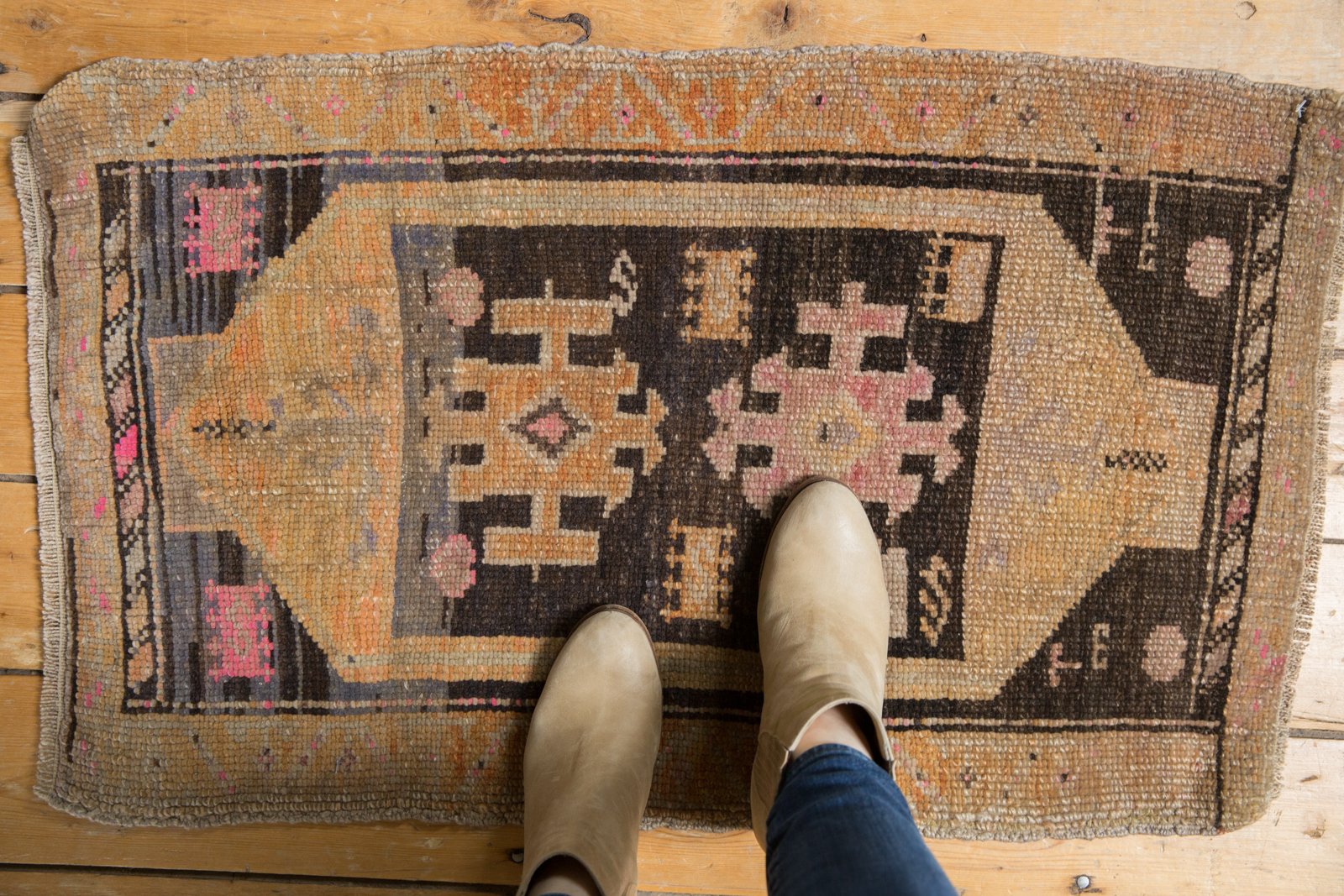  Vintage Distressed Oushak Rug Mat / Item 6364 image 2