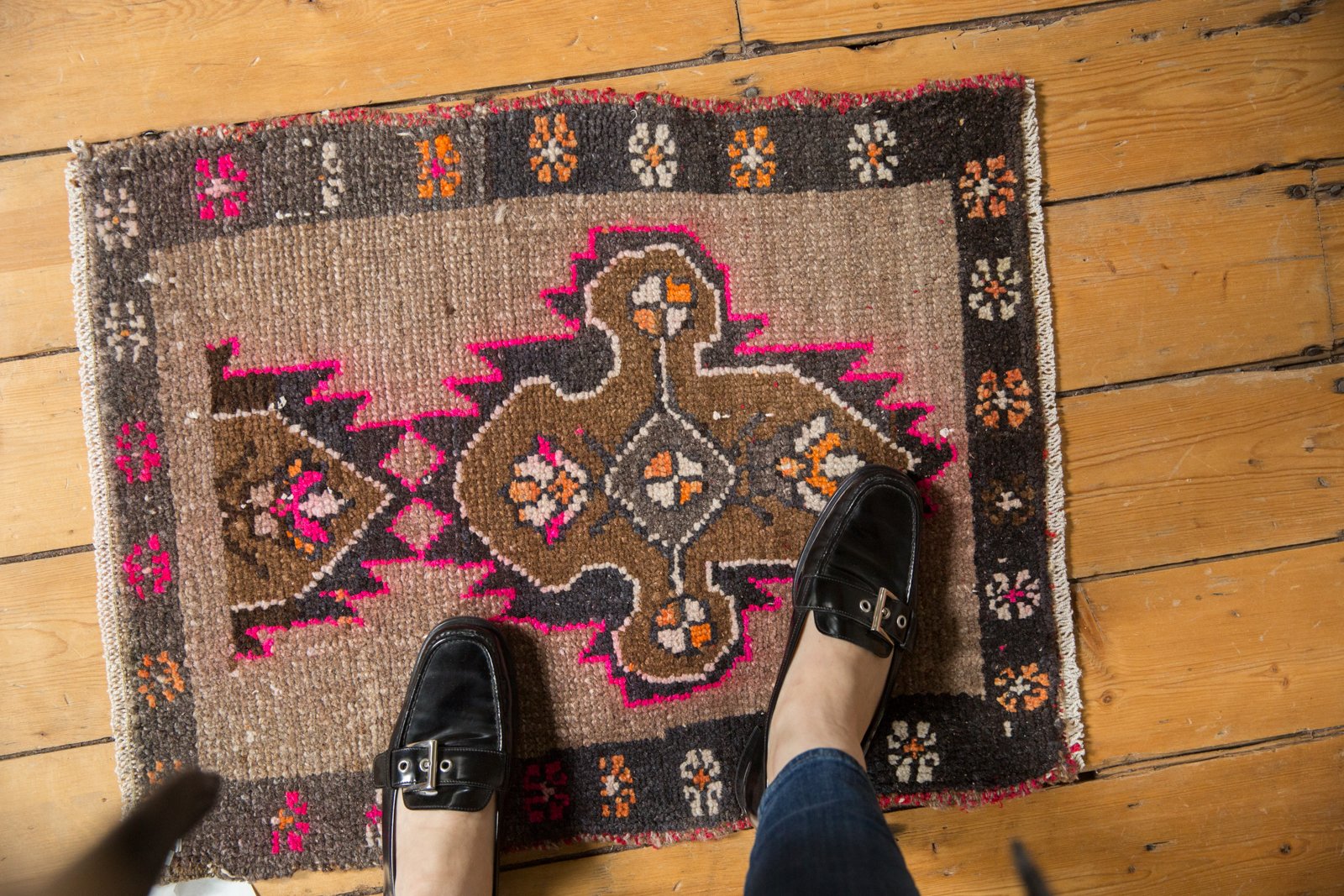 1.5x2.5 Vintage Distressed Oushak Rug Mat // ONH Item 6369 Image 1