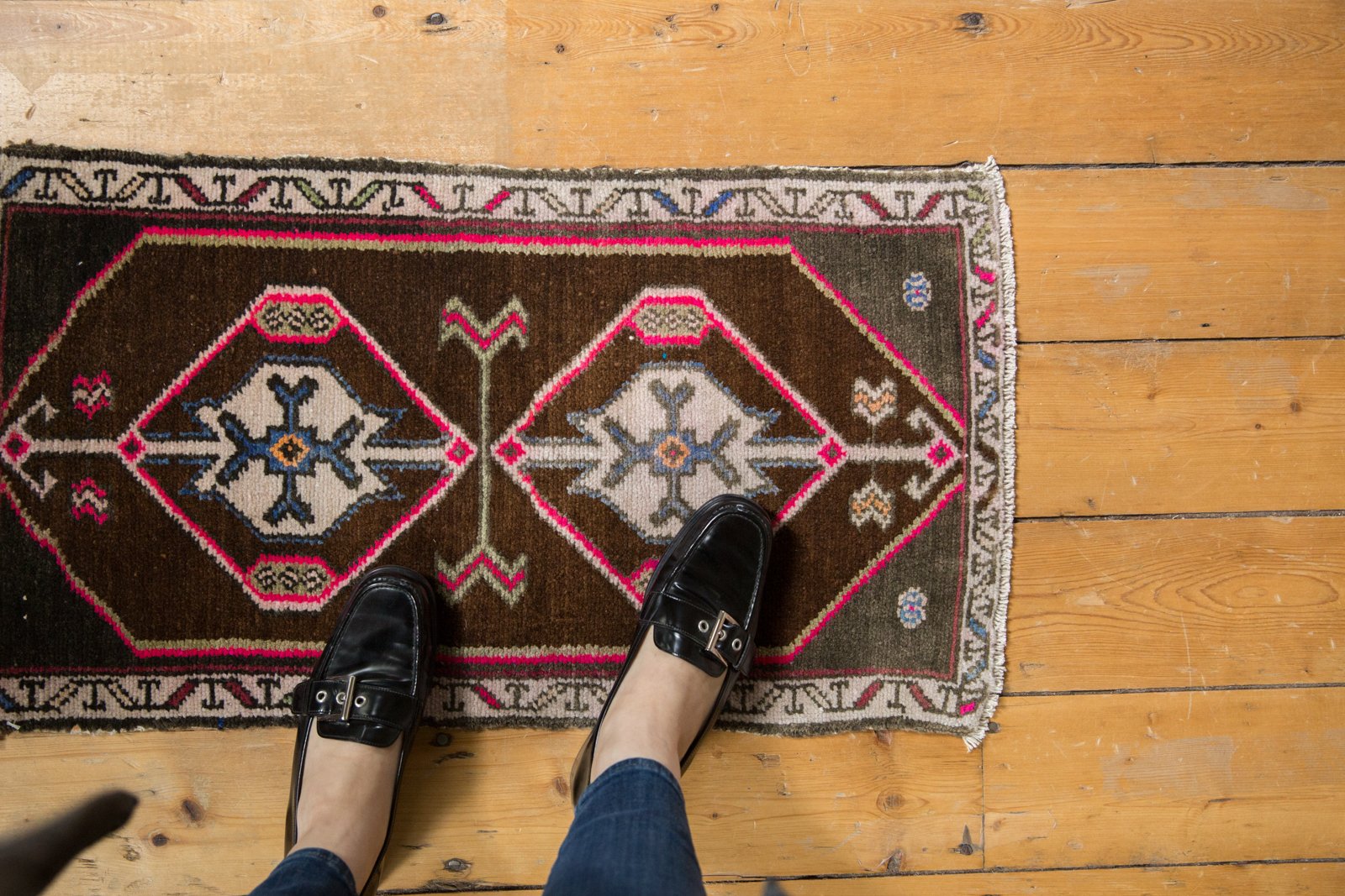 1.5x2.5 Vintage Distressed Oushak Rug Mat // ONH Item 6370 Image 1