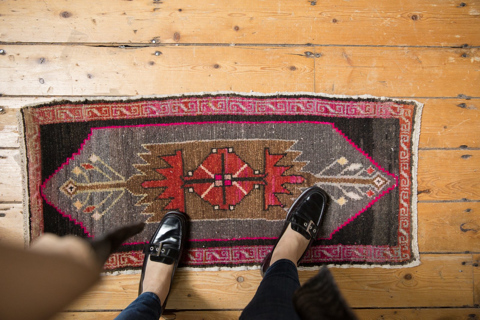  Vintage Distressed Oushak Rug Mat Runner / Item 6374 image 2