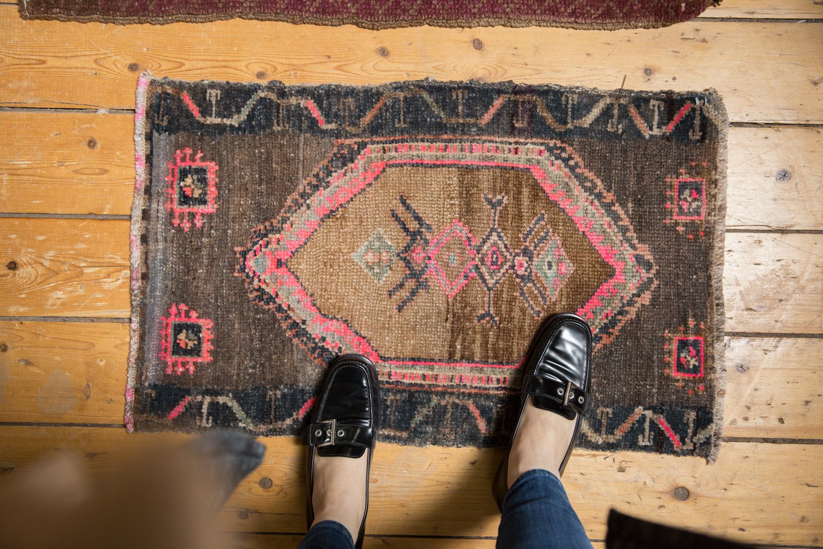  Vintage Distressed Oushak Rug Mat / Item 6379 image 2