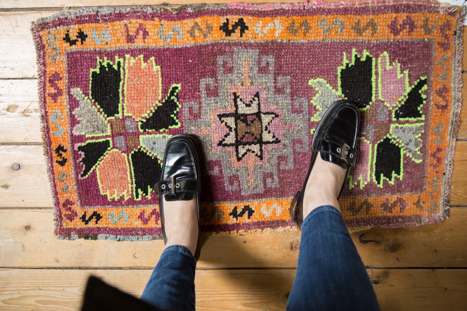  Vintage Distressed Oushak Rug Mat / Item 6393 image 2