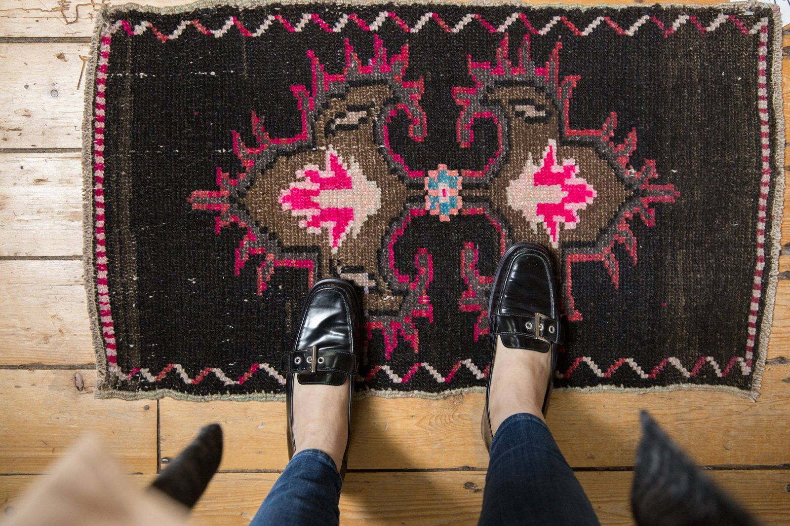  Vintage Distressed Oushak Rug Mat / Item 6395 image 2