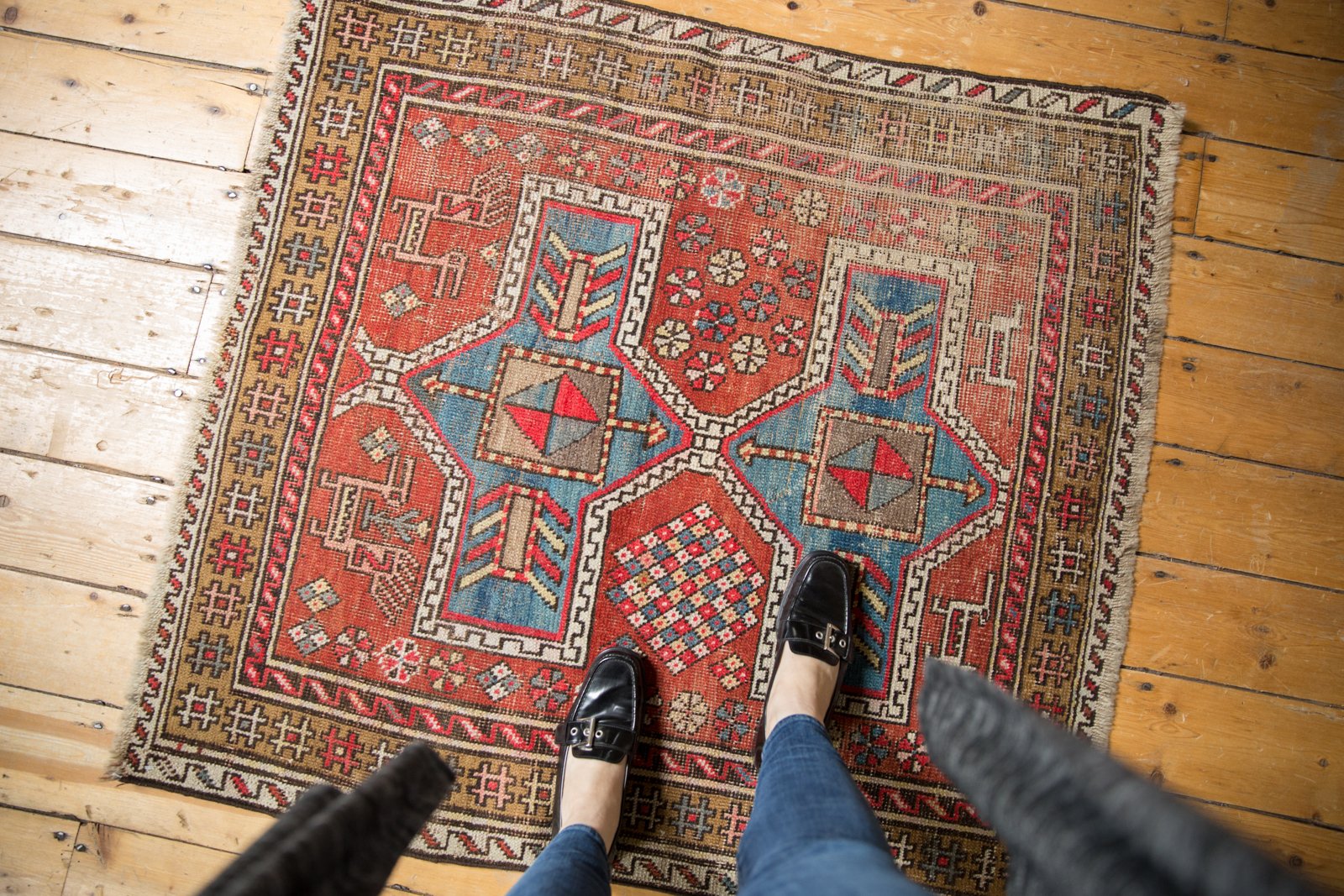  Vintage Caucasian Square Rug / Item 6529 image 2