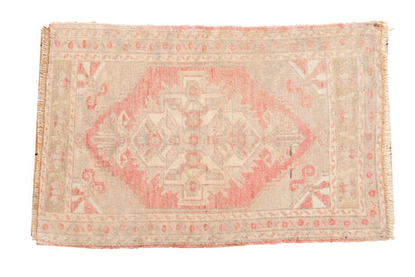 Vintage Distressed Oushak Rug Mat / ONH item 6606 