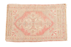 Vintage Distressed Oushak Rug Mat / ONH item 6606 