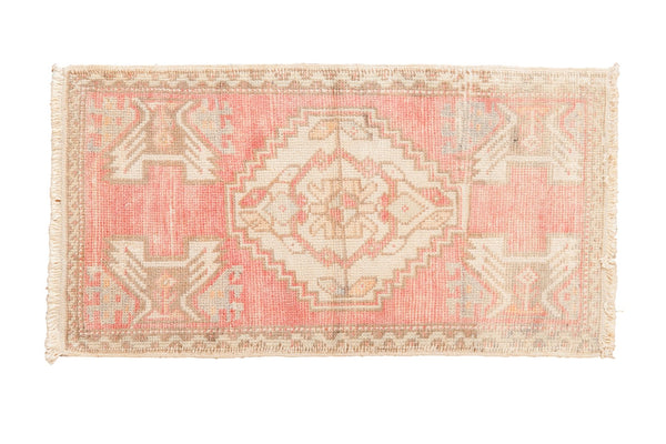 1.5x3 Vintage Distressed Oushak Rug Mat // ONH Item 6608