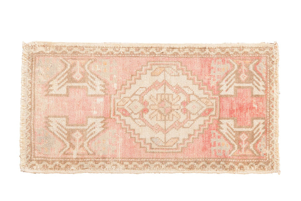 Vintage Distressed Oushak Rug Mat / ONH item 6609 