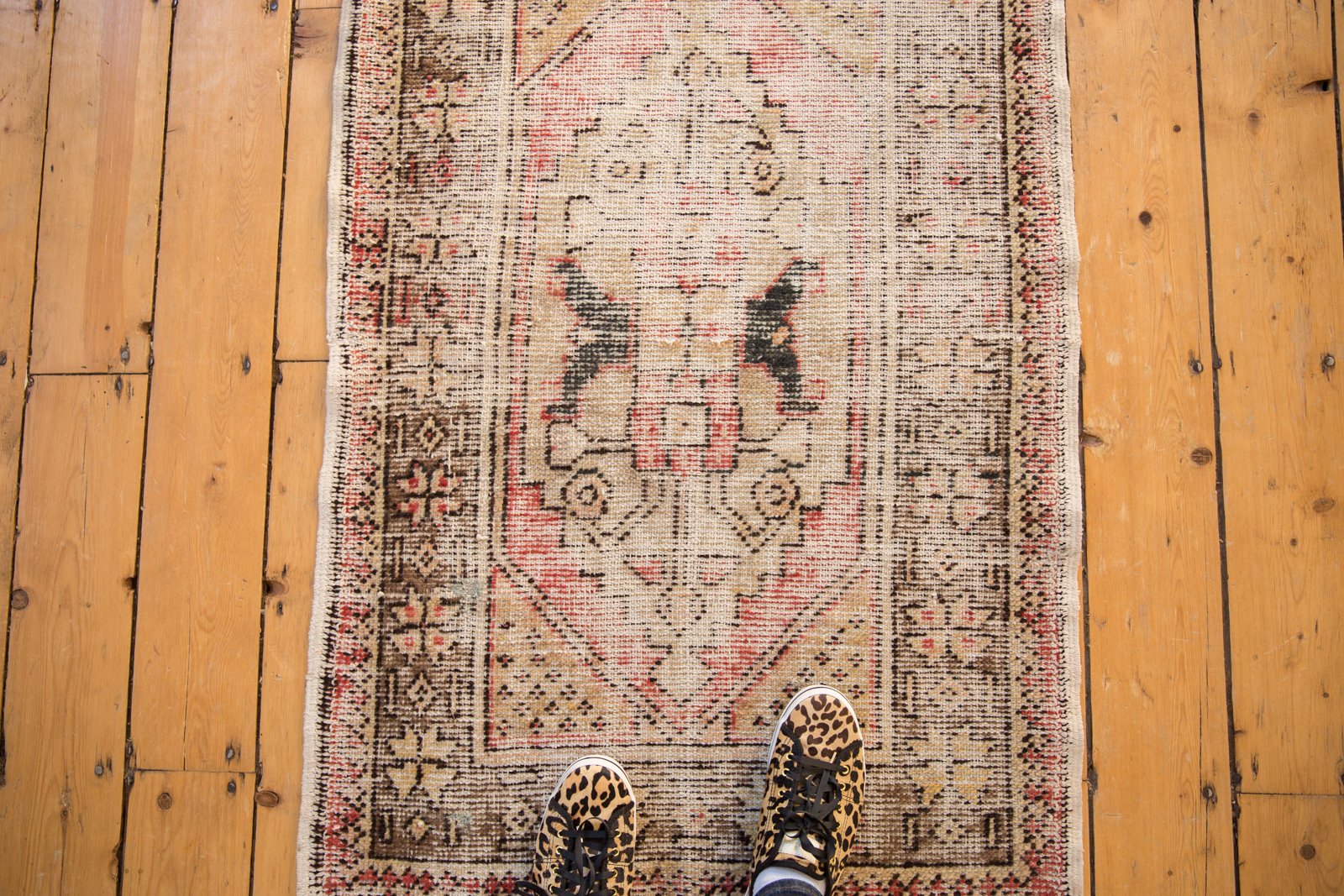 Vintage Distressed Oushak Rug / ONH Item 6781 Image 1