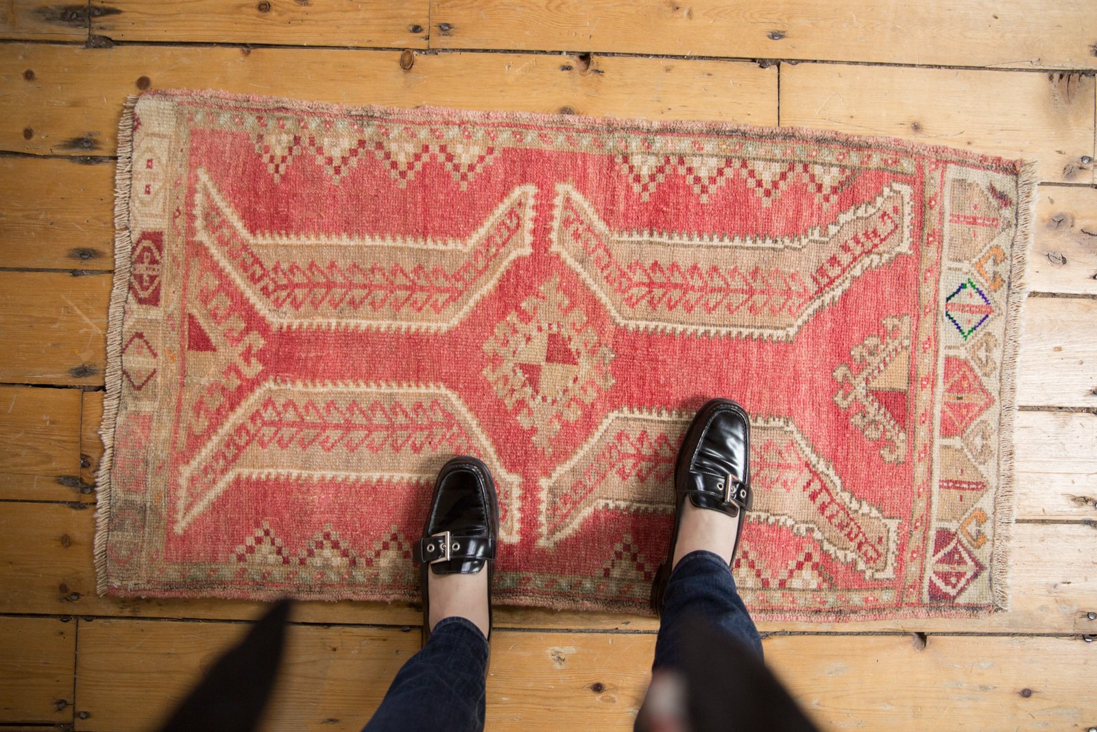 Vintage Distressed Oushak Rug / ONH item 6876 Image 1