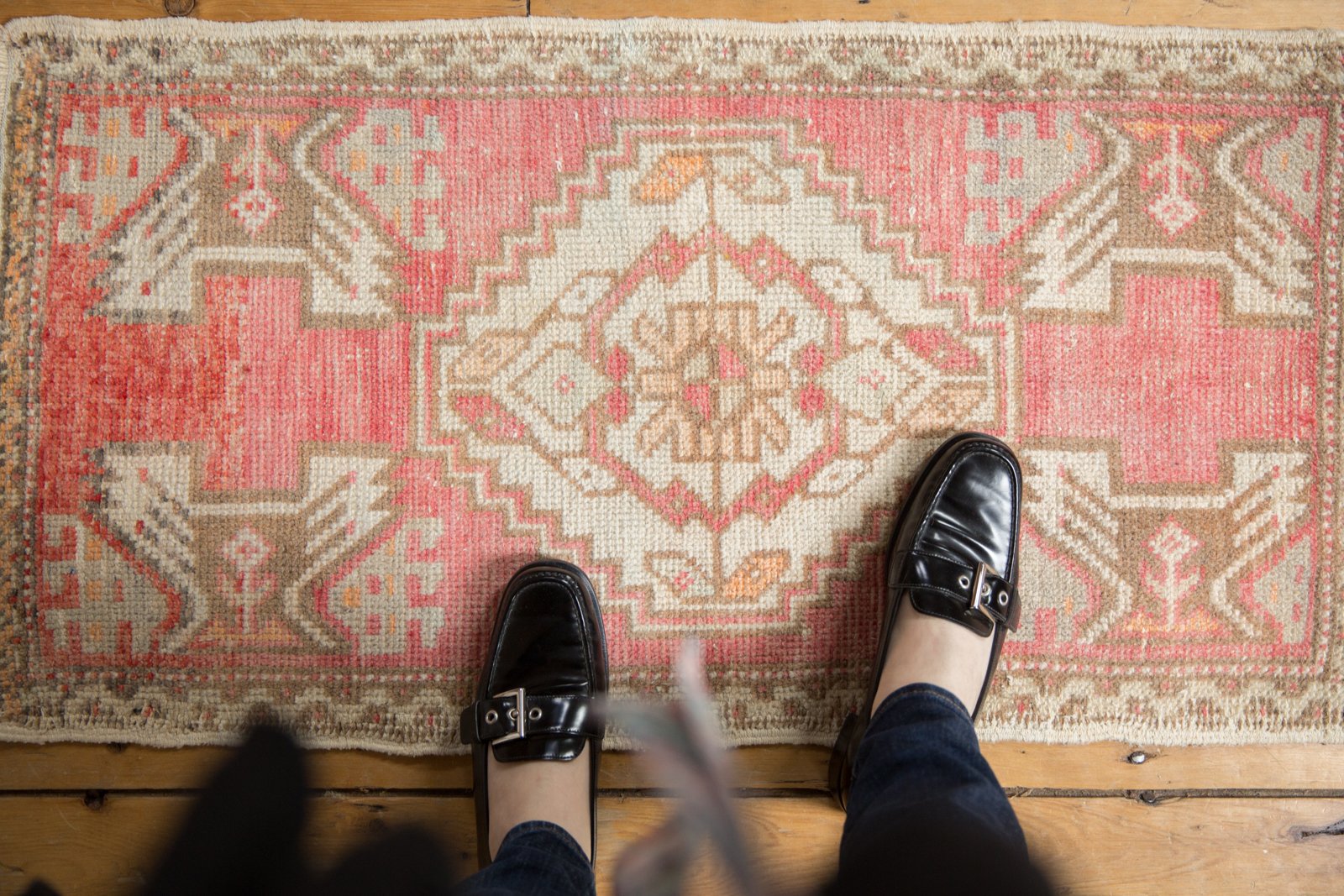 Vintage Distressed Oushak Rug Mat / ONH item 6881 Image 1