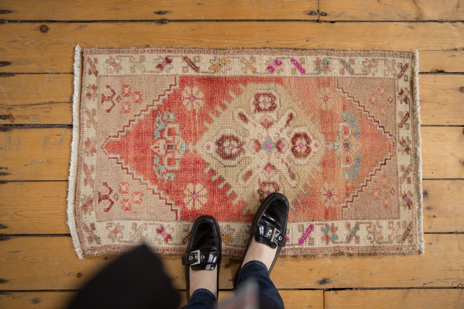 Vintage Distressed Oushak Rug Mat / ONH item 6888 Image 1