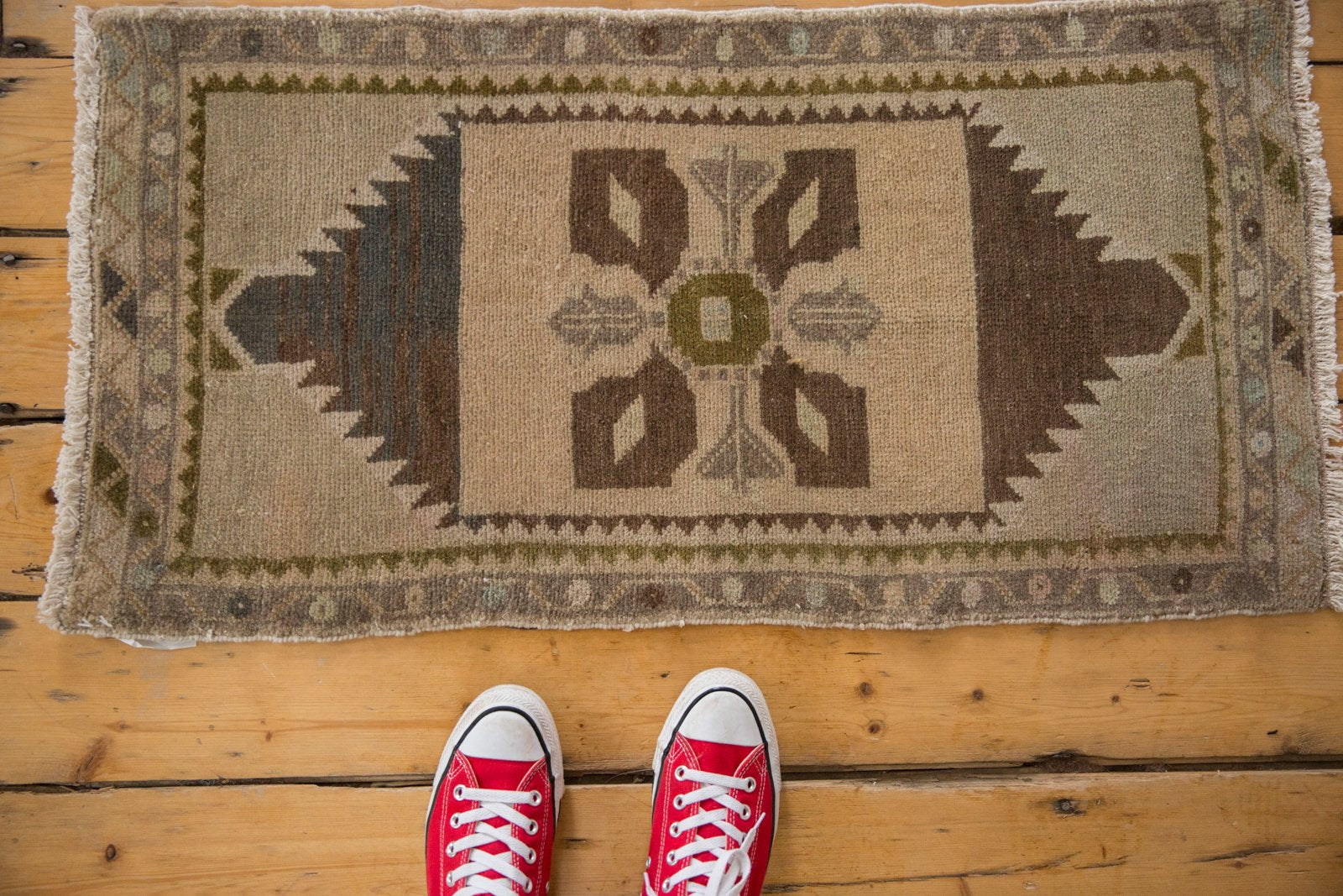 Vintage Distressed Oushak Rug Mat / Item 6891 image 1