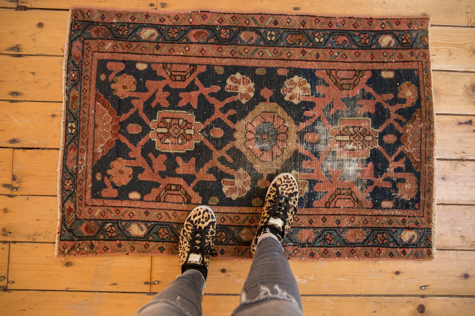 2.5x3.5 Vintage Lilihan Rug // ONH Item 6918 Image 1