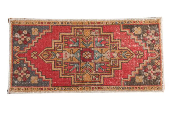 Vintage Distressed Oushak Rug Mat / ONH item 6989