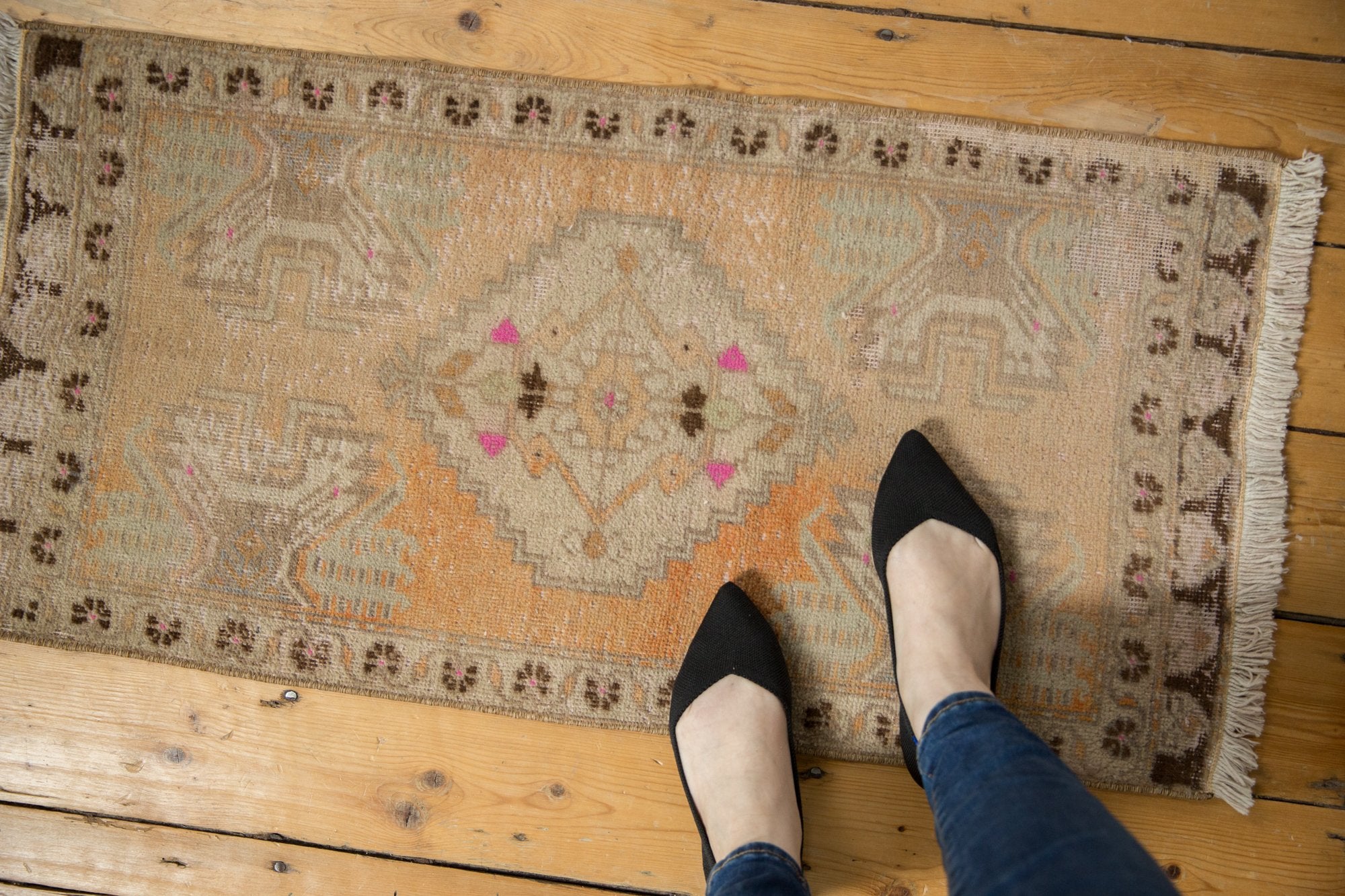 Vintage Distressed Oushak Rug Mat / ONH item 7083 Image 1