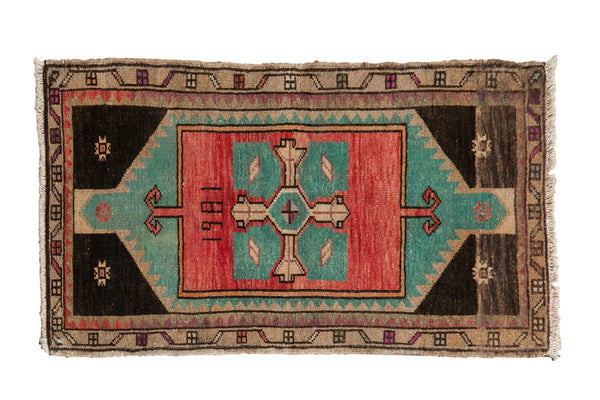 Vintage Distressed Oushak Rug Mat / ONH item 7196