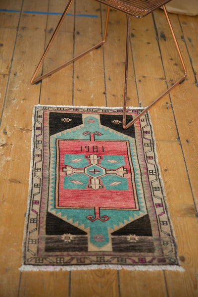 Vintage Distressed Oushak Rug Mat / ONH item 7196 Image 3