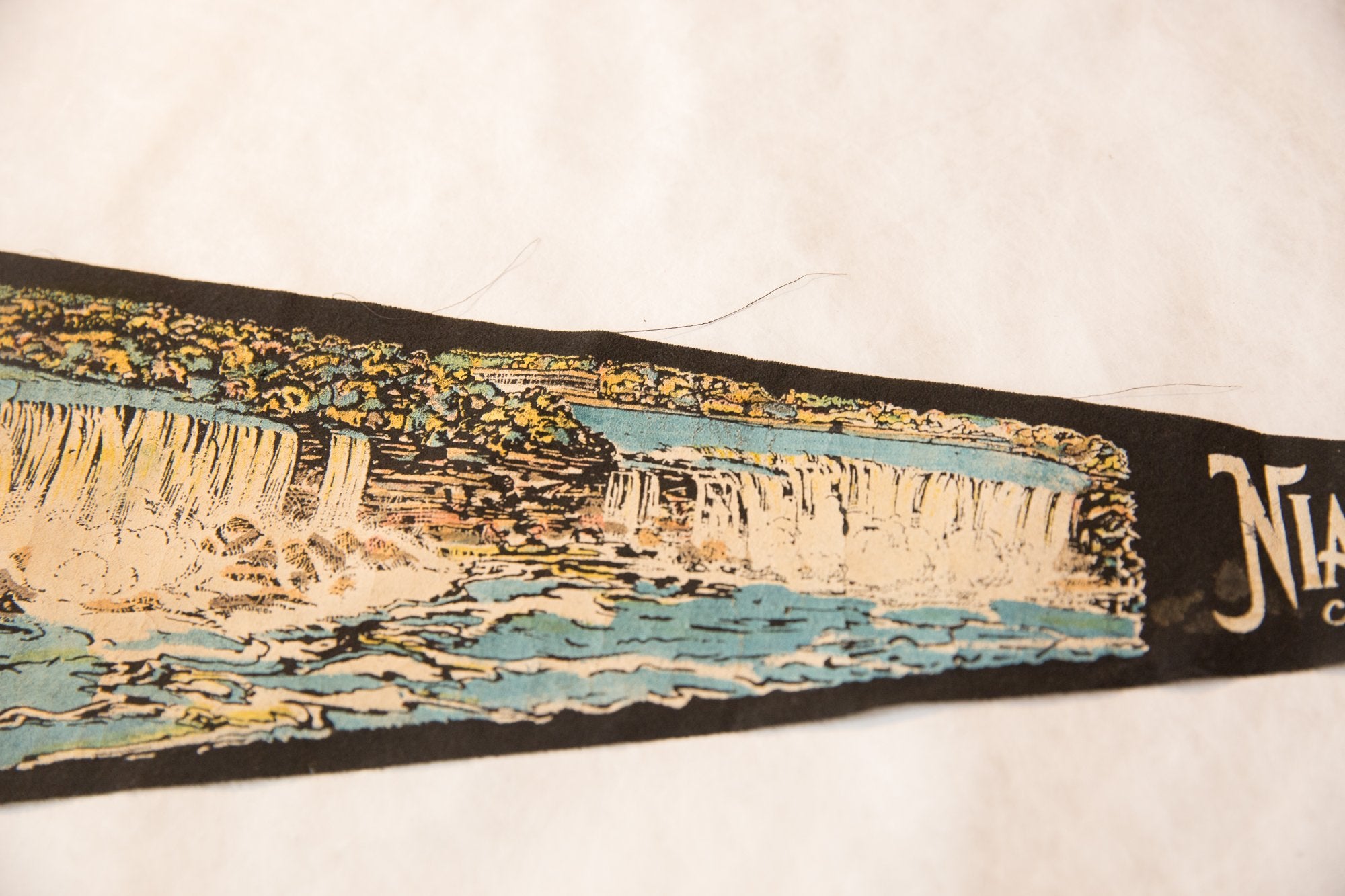 Vintage Niagara Falls Canada Felt Flag Pennant // ONH Item 7257 Image 1