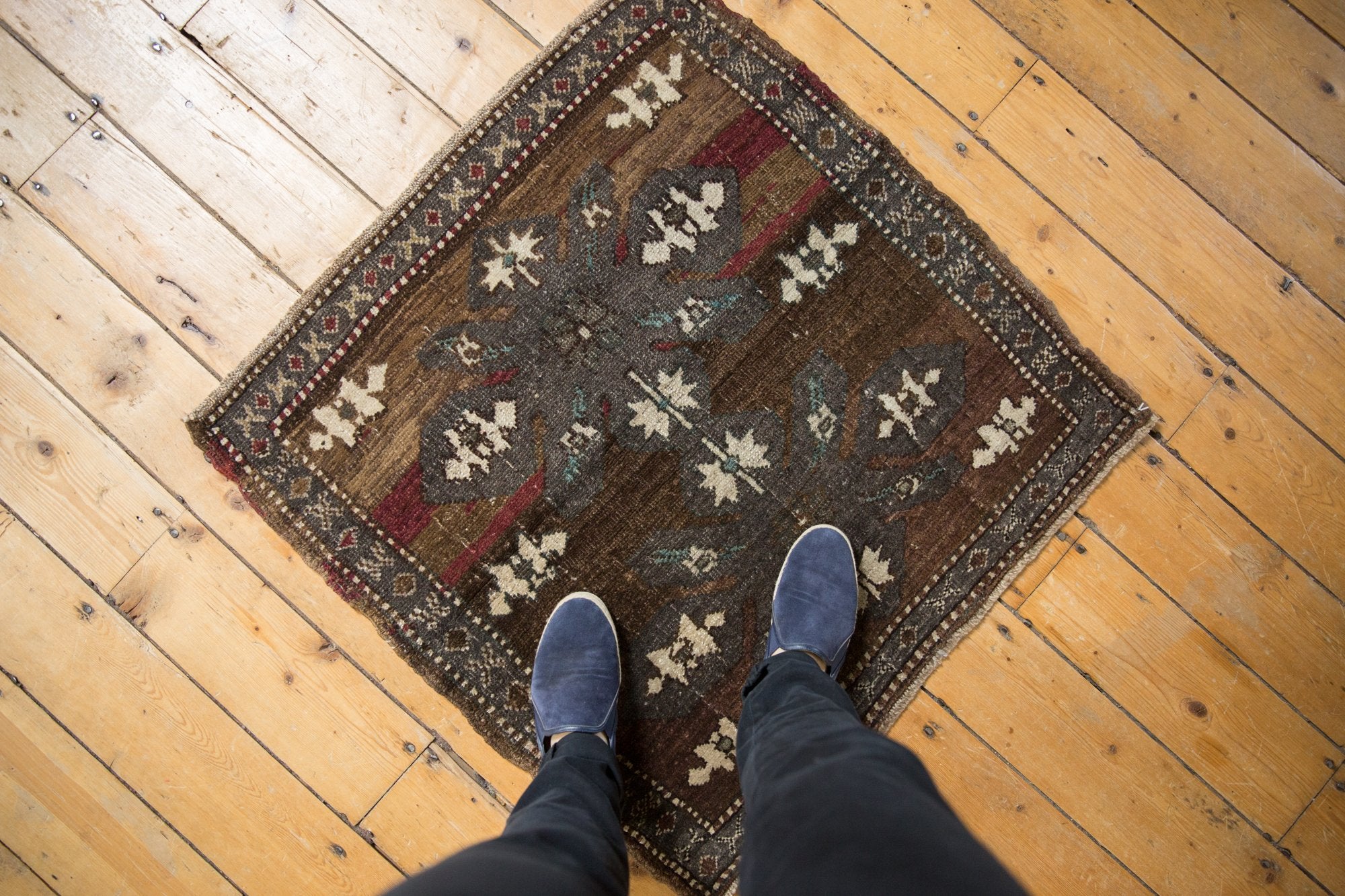 2.5x3 Vintage Distressed Oushak Square Rug // ONH Item 7500 Image 1