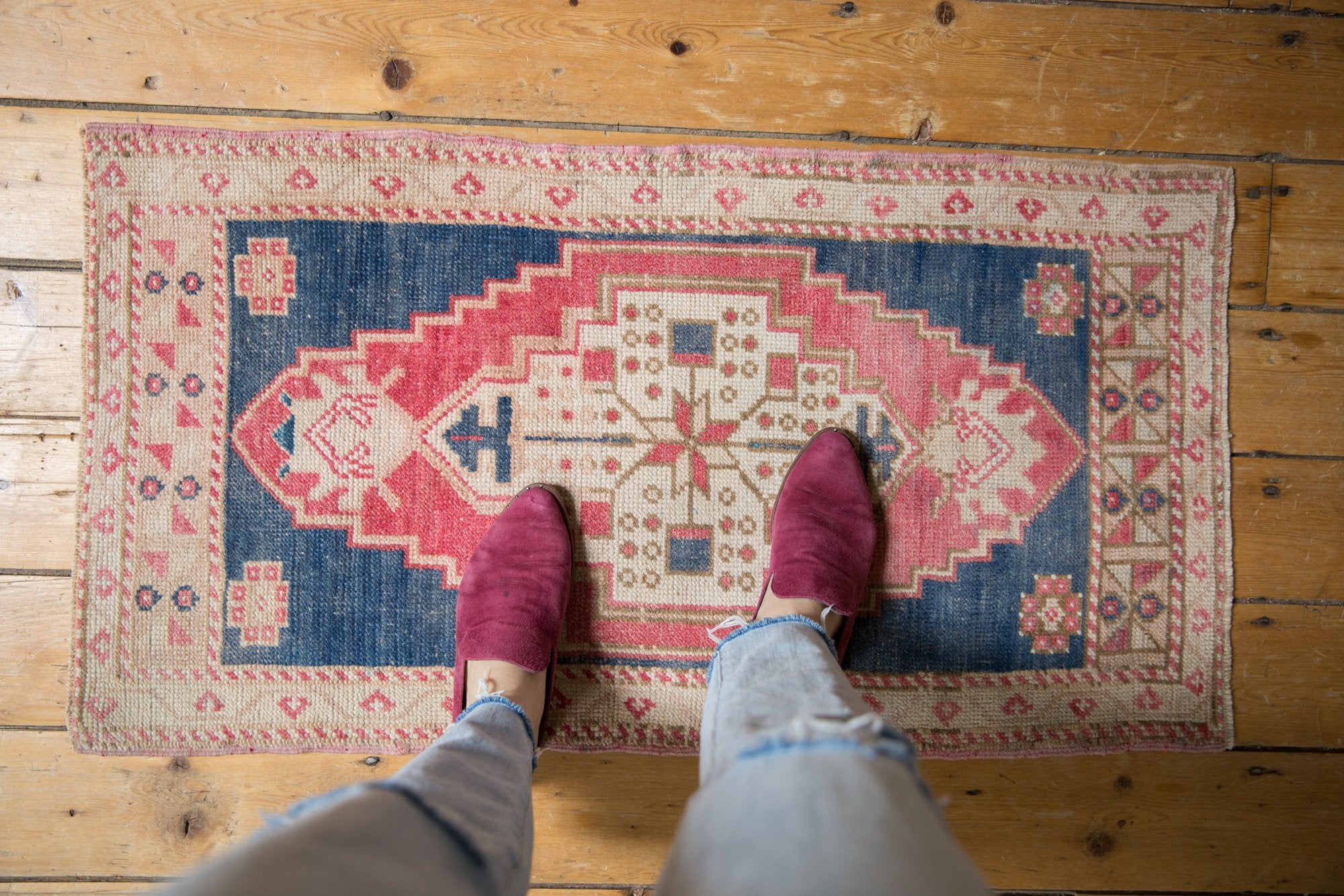 Vintage Distressed Oushak Rug / ONH item 7530 Image 1