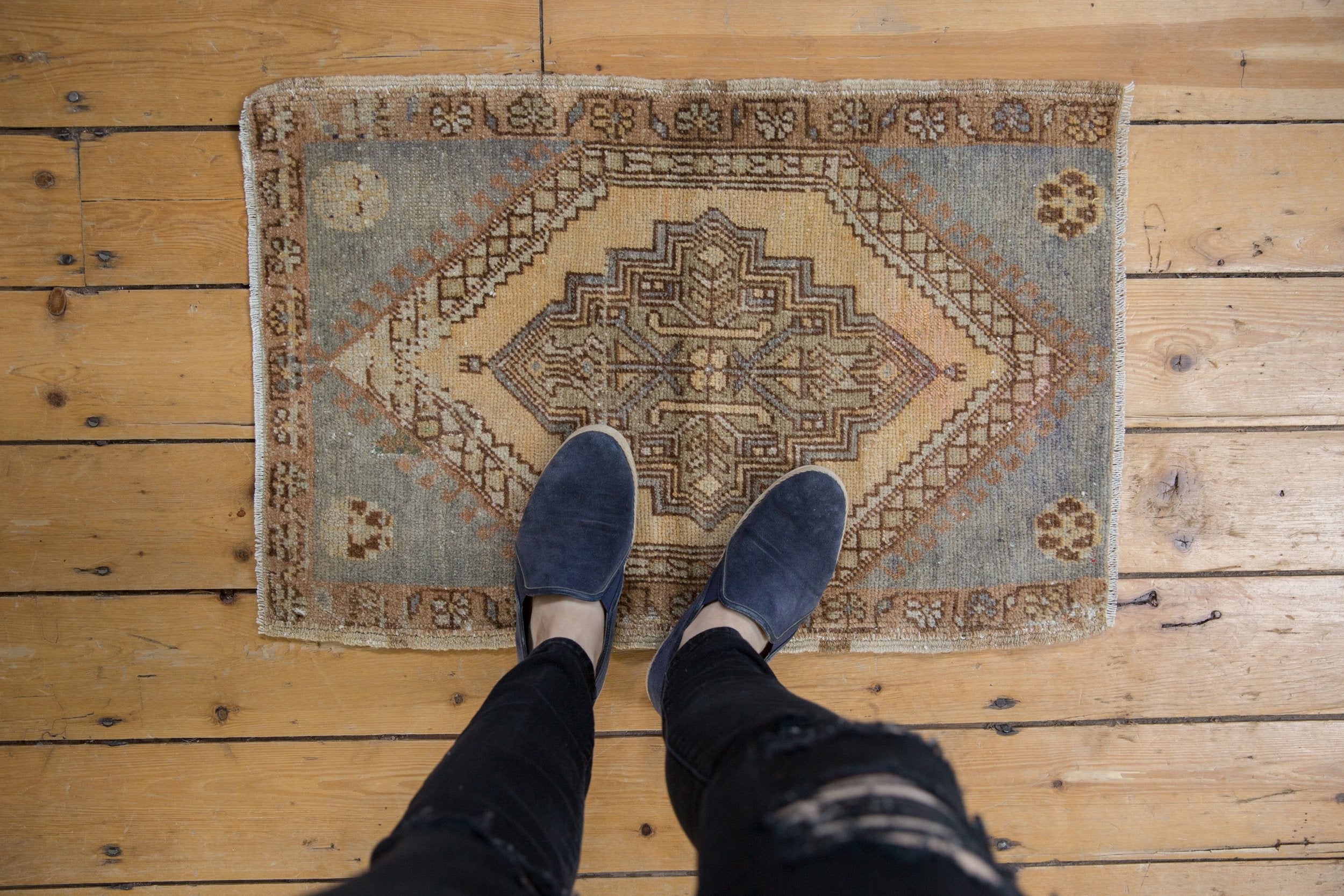 1.5x2.5 Vintage Distressed Oushak Rug Mat // ONH Item 7934 Image 1