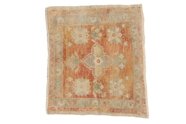 1.5x1.5 Vintage Distressed Oushak Square Rug Mat // ONH Item 7953