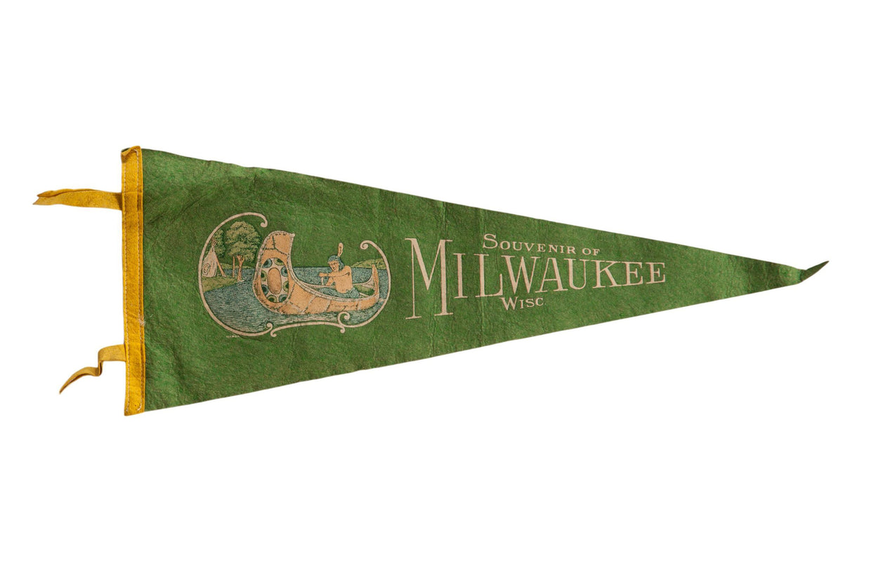 Vintage Milwaukee Wisconsin Felt Flag // ONH Item 8072