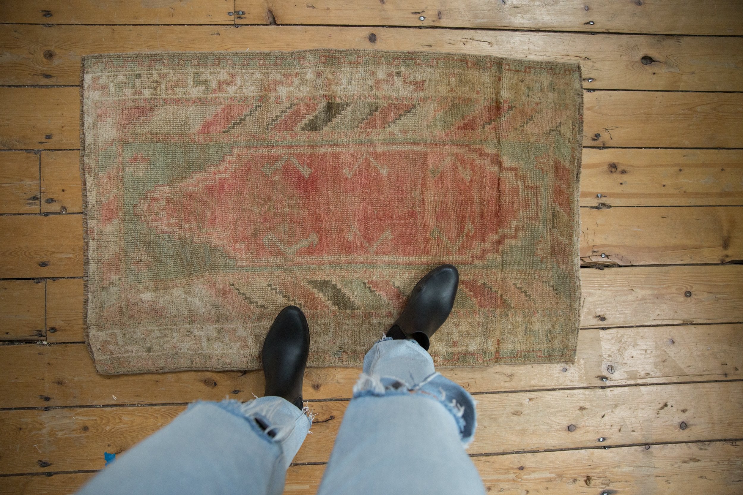 2.5x4 Vintage Distressed Oushak Rug // ONH Item 8105