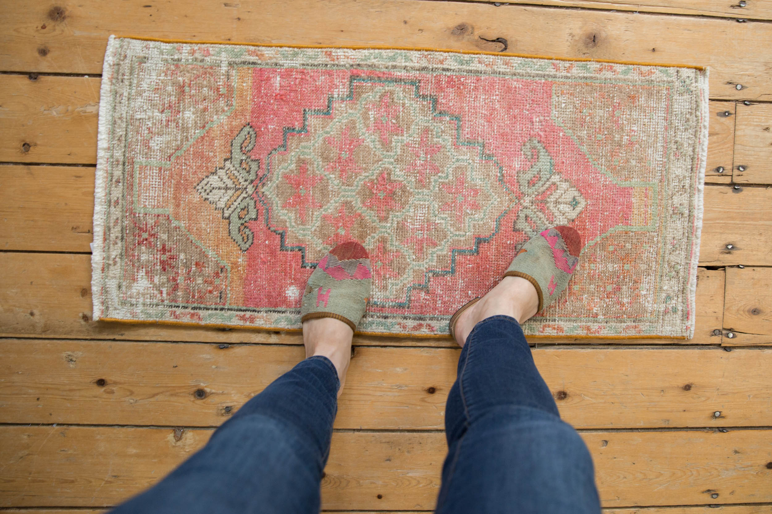 1.5x3 Vintage Distressed Oushak Rug Mat // ONH Item 8136
