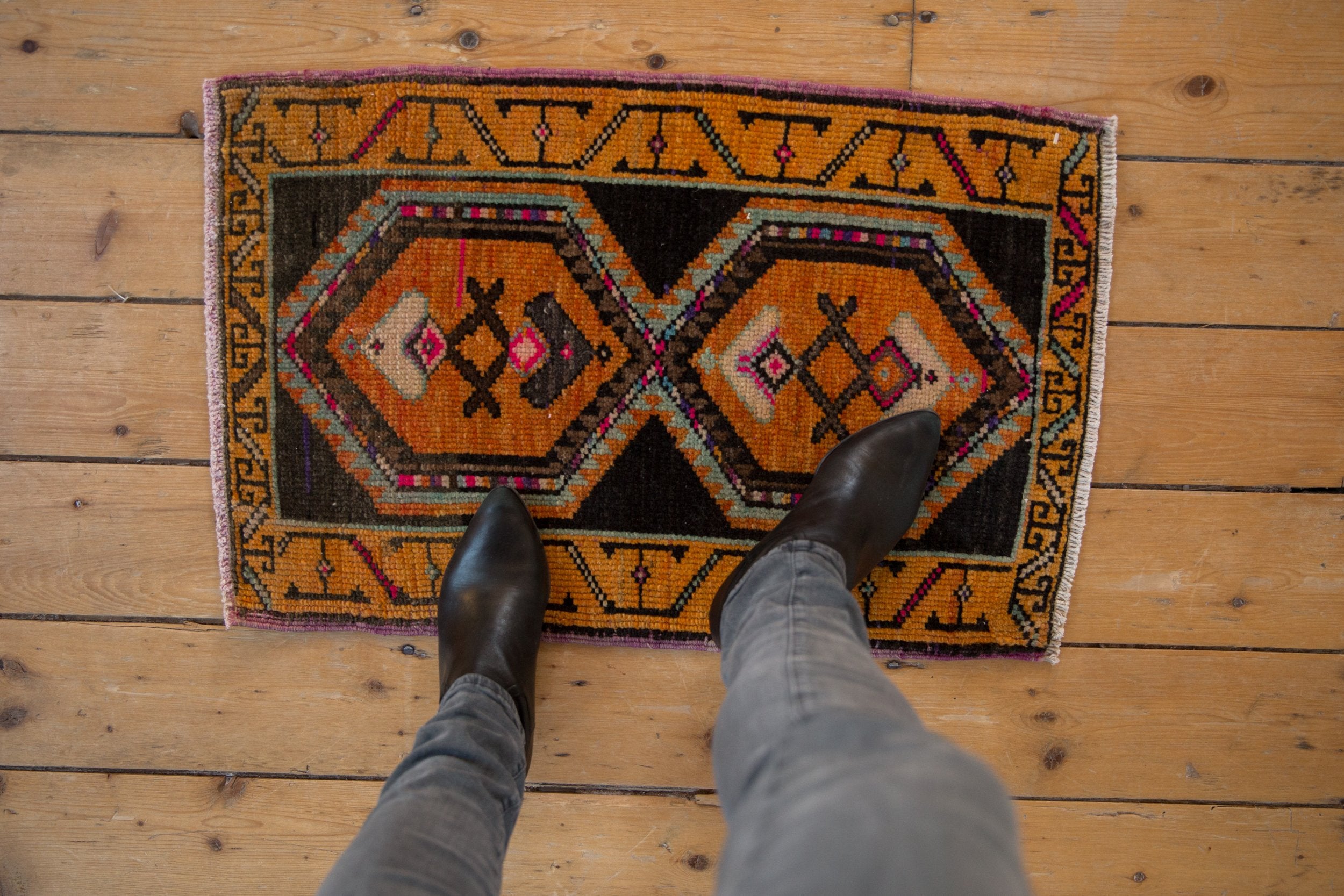 1.5x2.5 Vintage Distressed Oushak Rug Mat // ONH Item 8168 Image 1