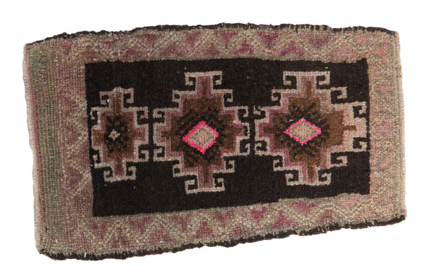1.5x3 Vintage Distressed Kars Rug Mat // ONH Item 8182