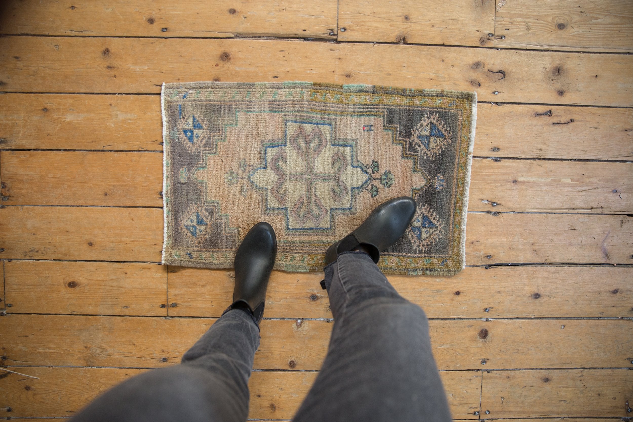 1.5x2.5 Vintage Distressed Oushak Rug Mat // ONH Item 8186 Image 1