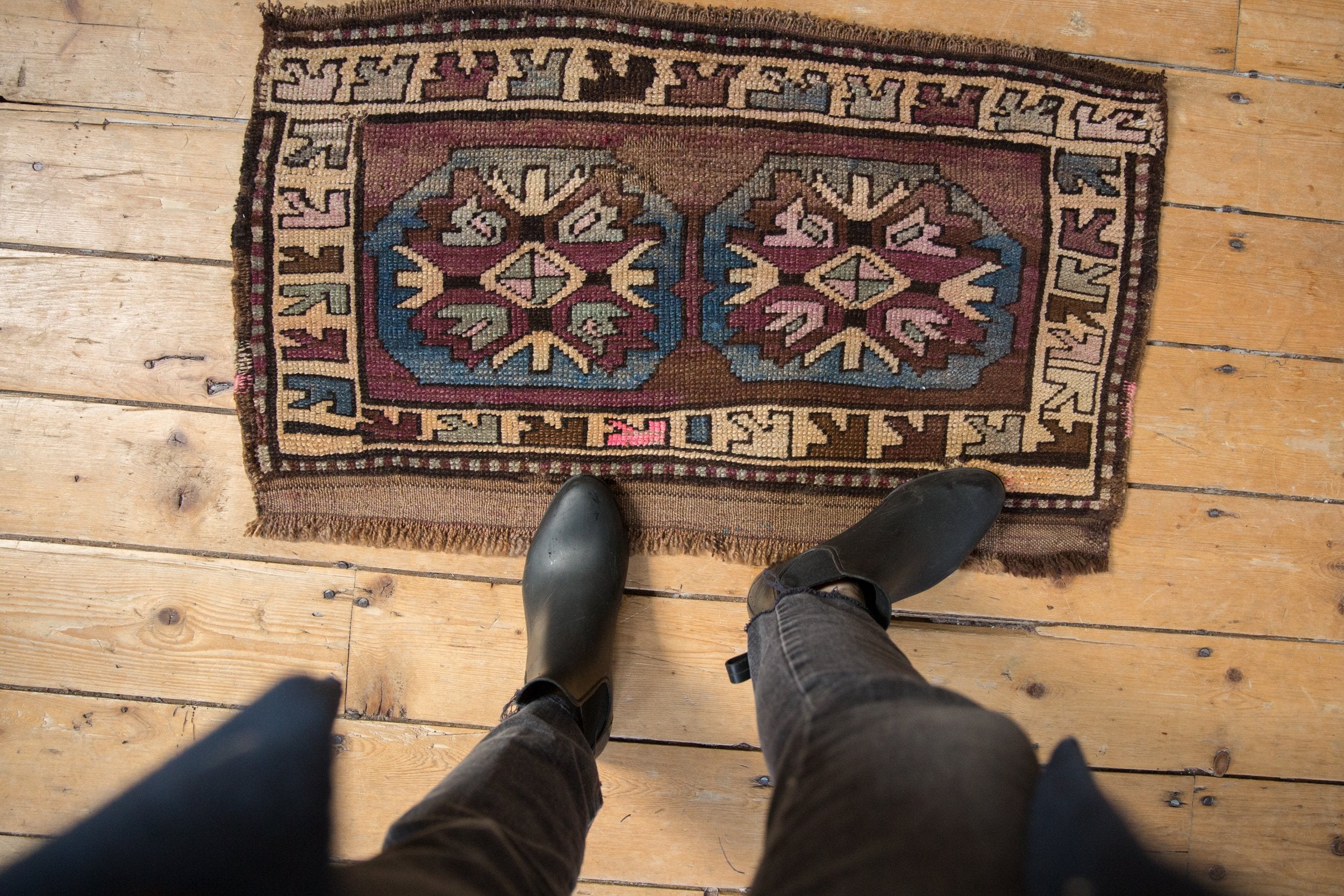 1.5x3 Vintage Distressed Kars Rug Mat // ONH Item 8187 Image 1