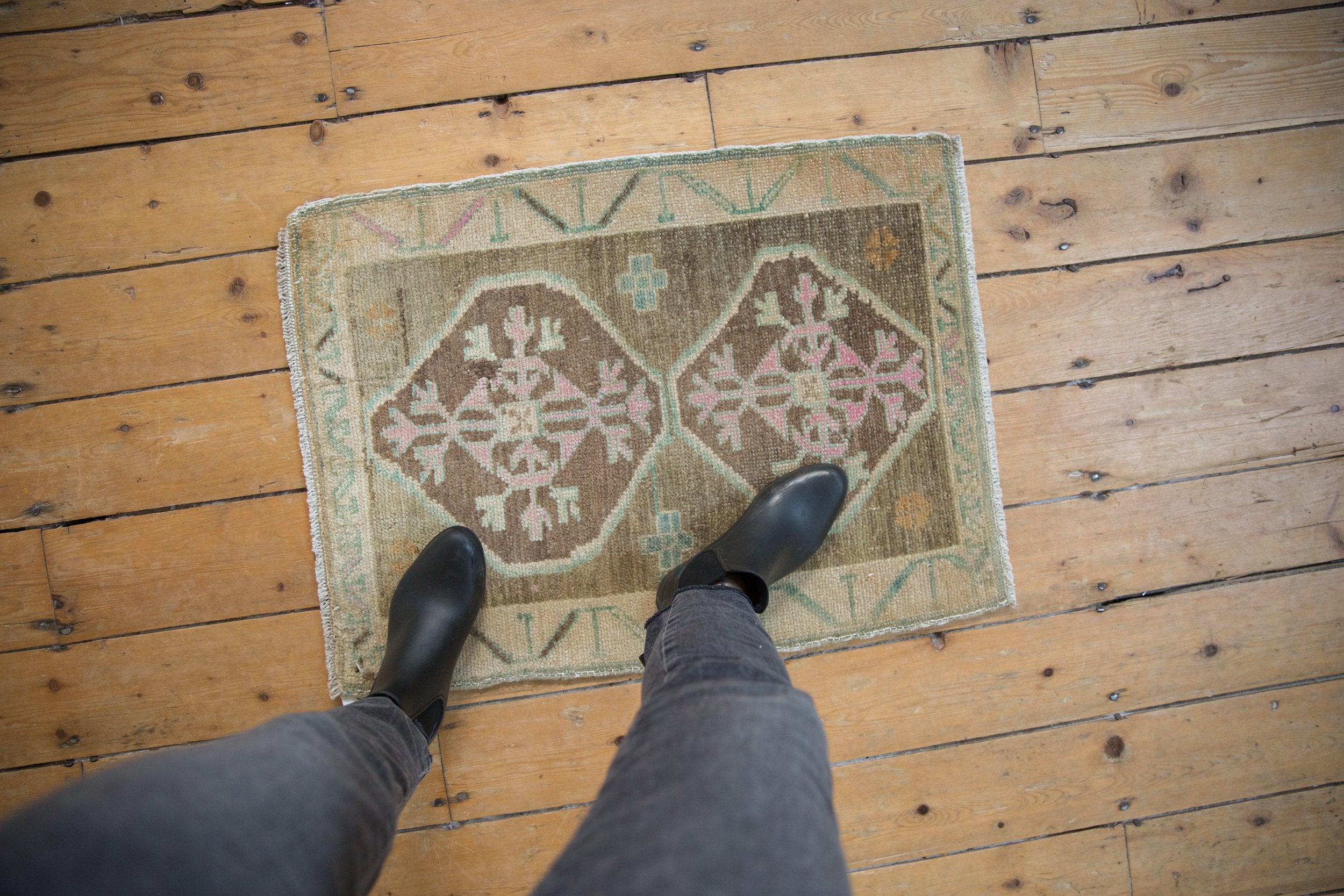 2x2.5 Vintage Distressed Kars Square Rug Mat // ONH Item 8190 Image 1