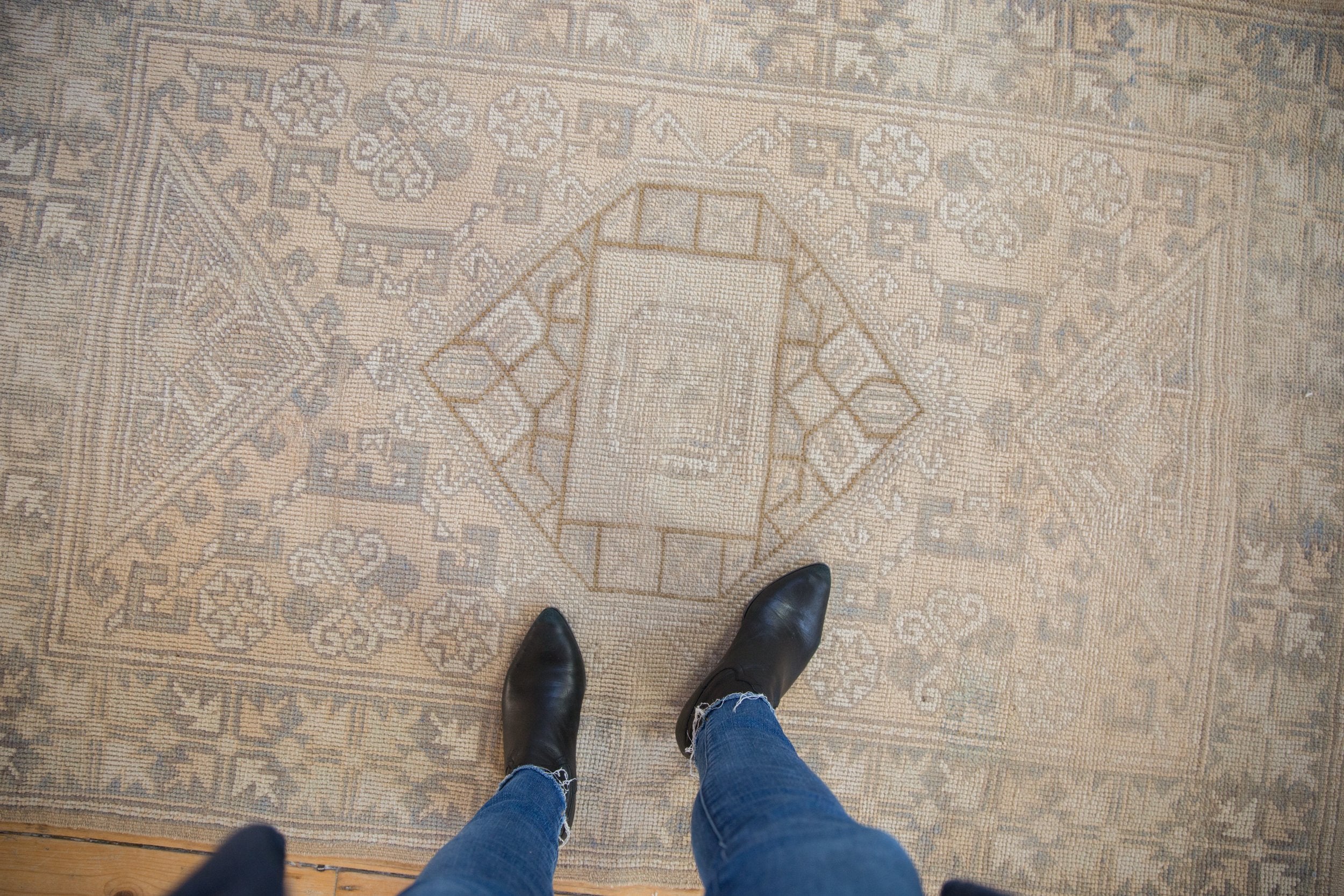 4x6 Vintage Distressed Melas Rug // ONH Item 8260 Image 1