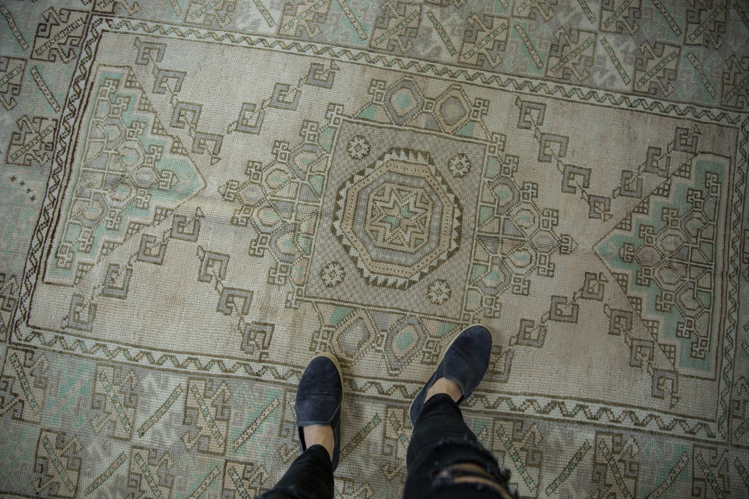 5x7 Vintage Distressed Melas Rug // ONH Item 8312 Image 1