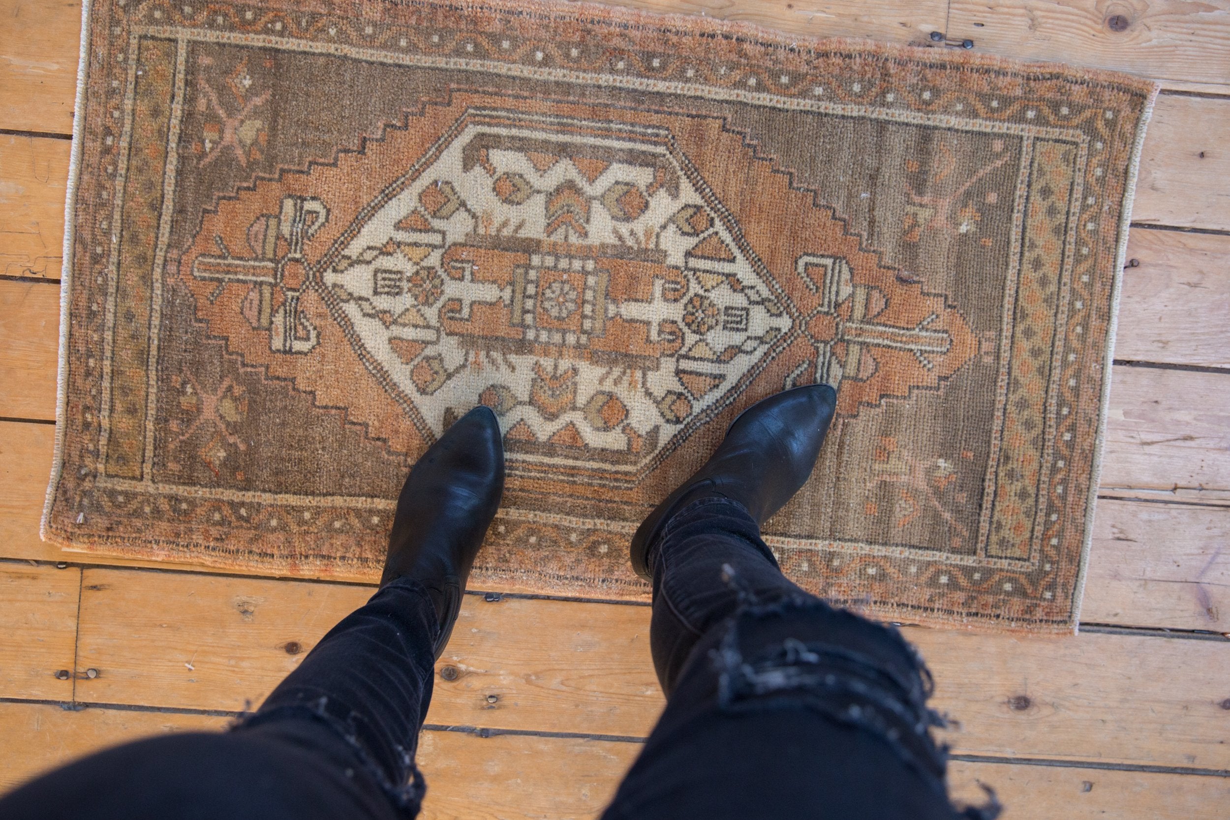 2x3.5 Vintage Distressed Oushak Rug // ONH Item 8385 Image 1