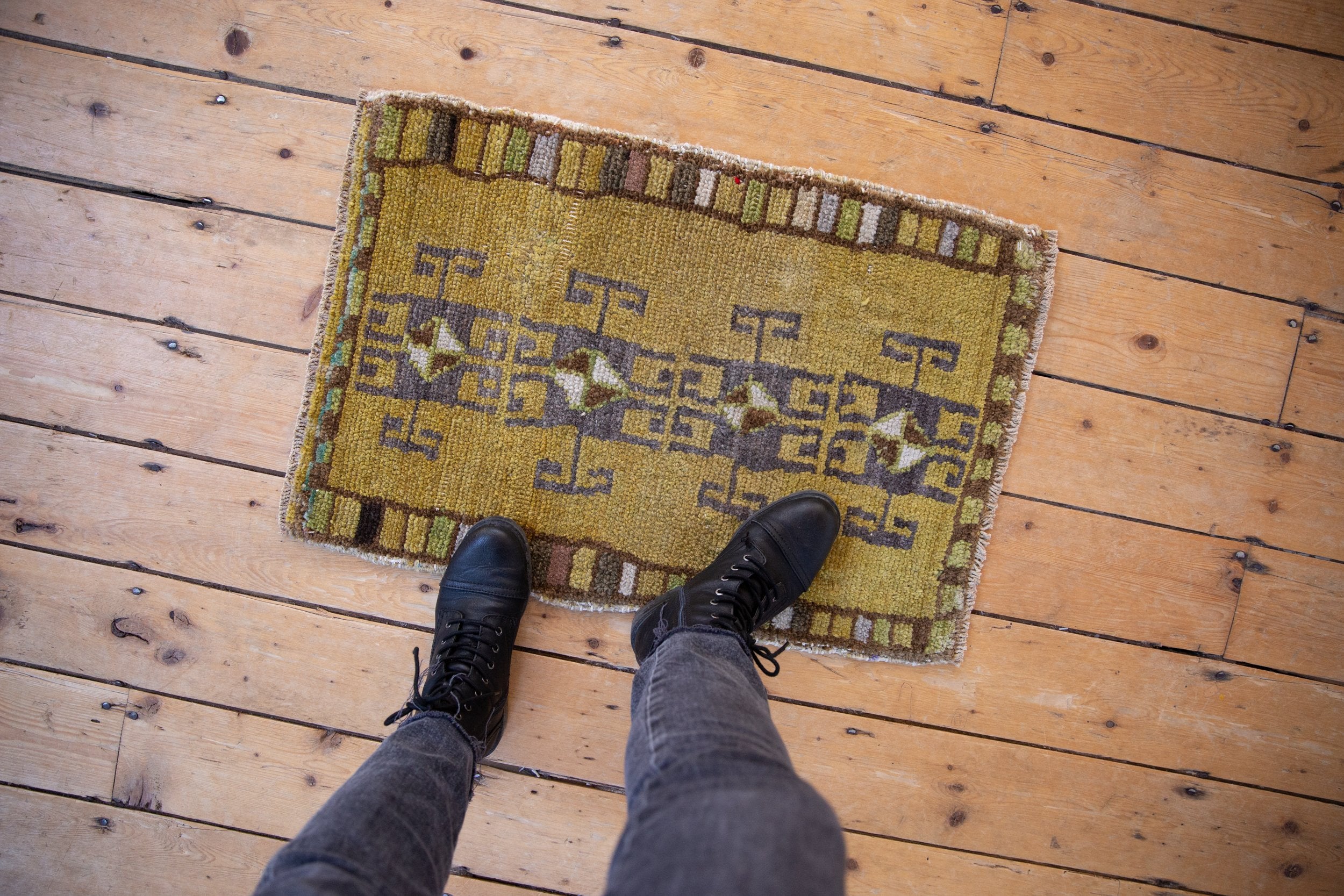 1.5x2.5 Vintage Distressed Kars Rug Mat // ONH Item 8410 Image 1