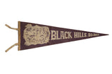 A circa 1940s vintage Black Hills felt pennant with a classic Mount Rushmore illustration.