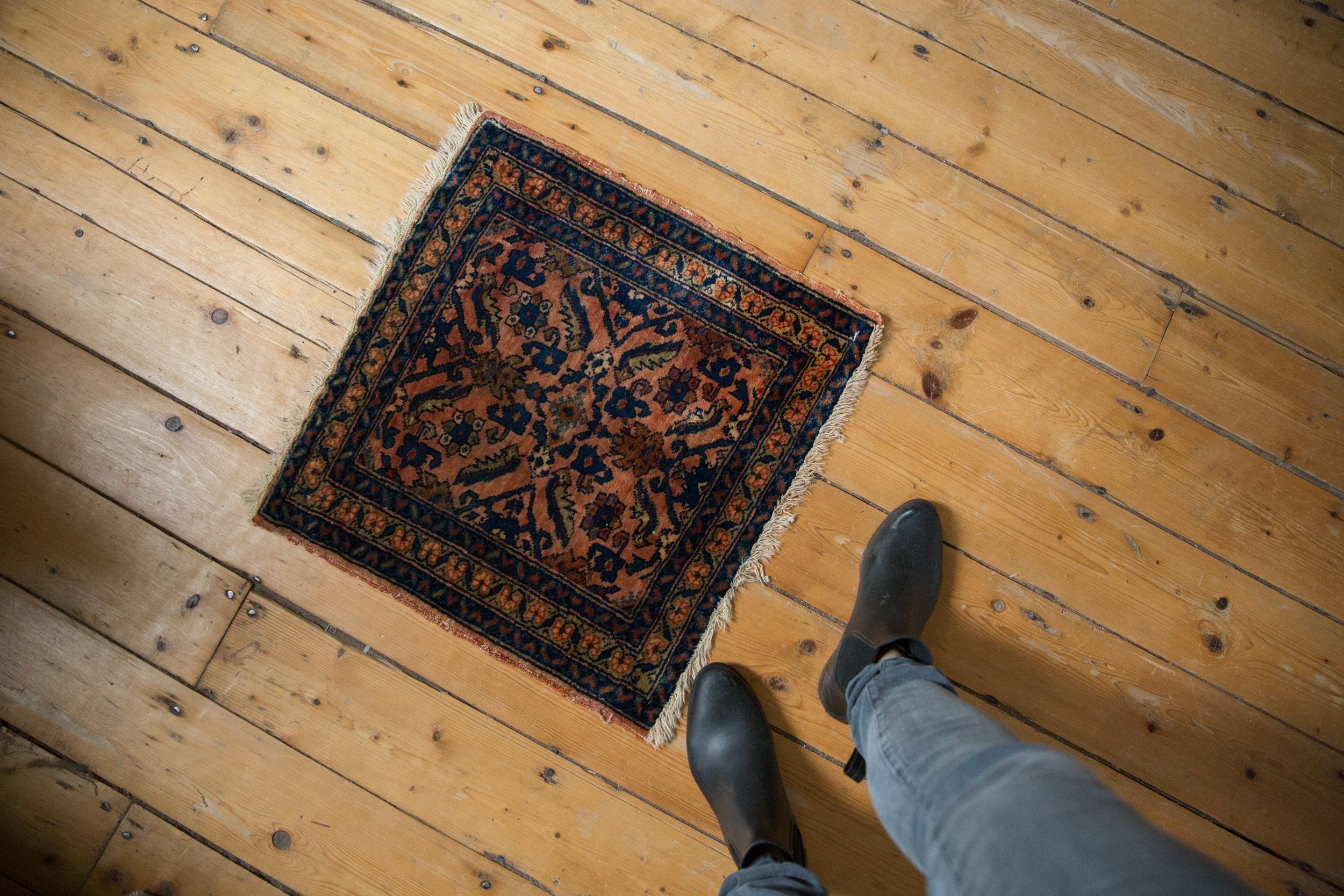 2x2.5 Vintage Fine Lilihan Square Rug Mat // ONH Item 8487 Image 1