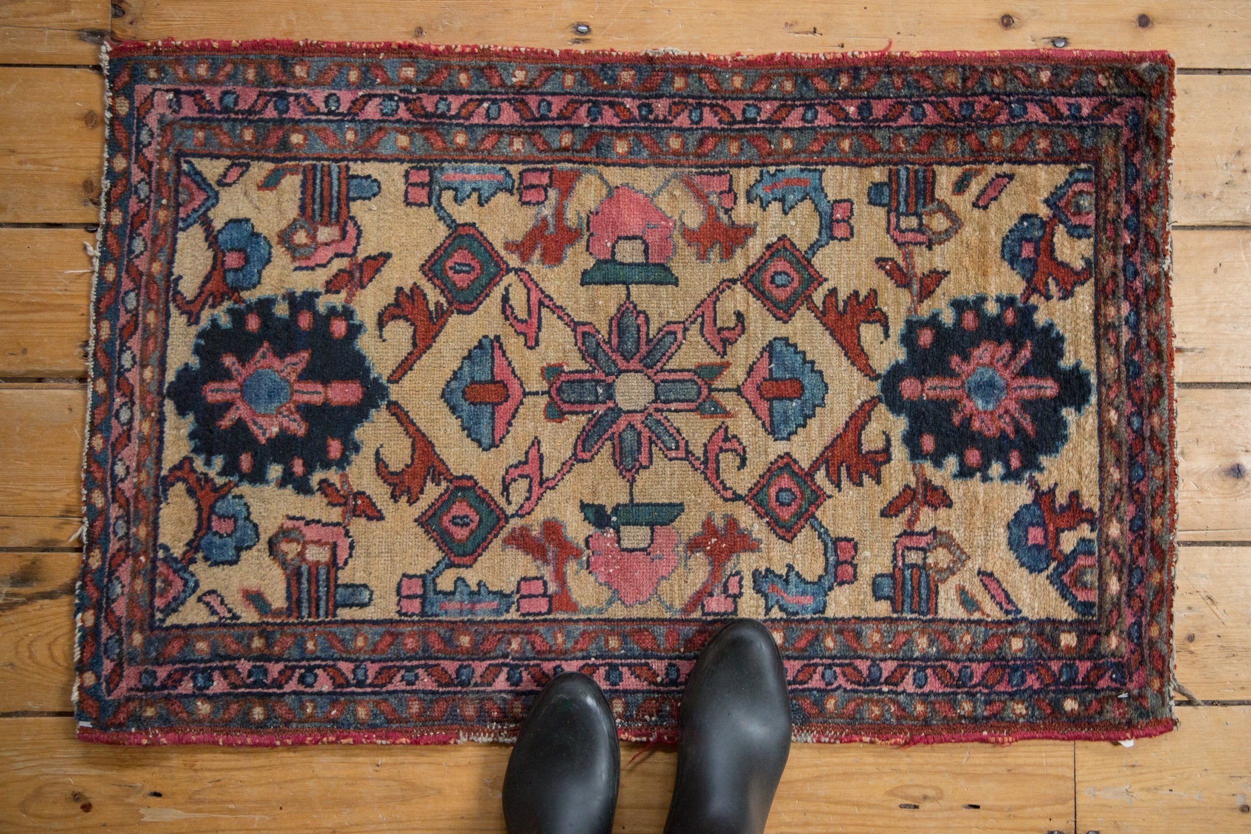 2x3 Vintage Lilihan Rug Mat // ONH Item 8497 Image 1