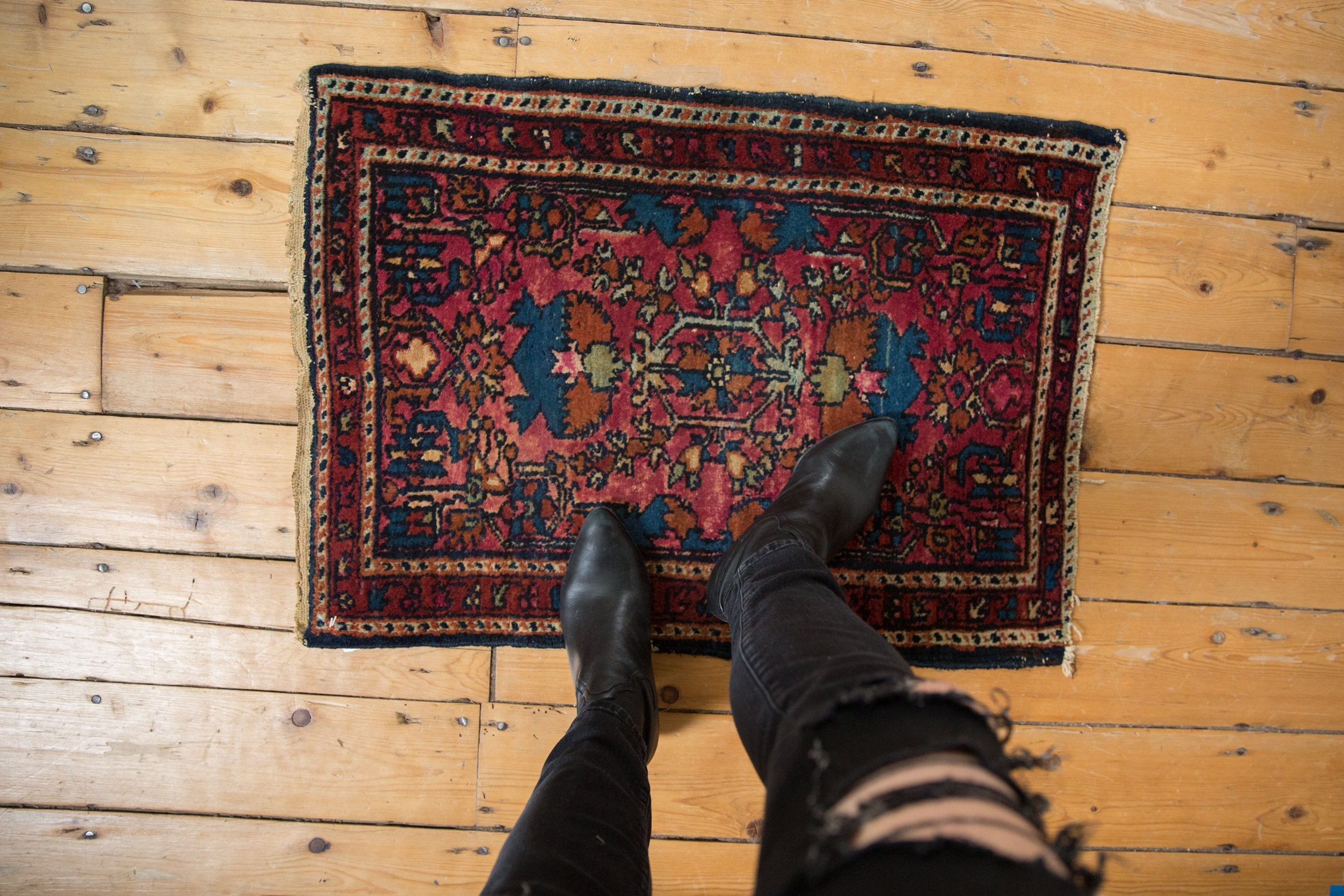 2x2.5 Vintage Lilihan Square Rug Mat // ONH Item 8504 Image 1