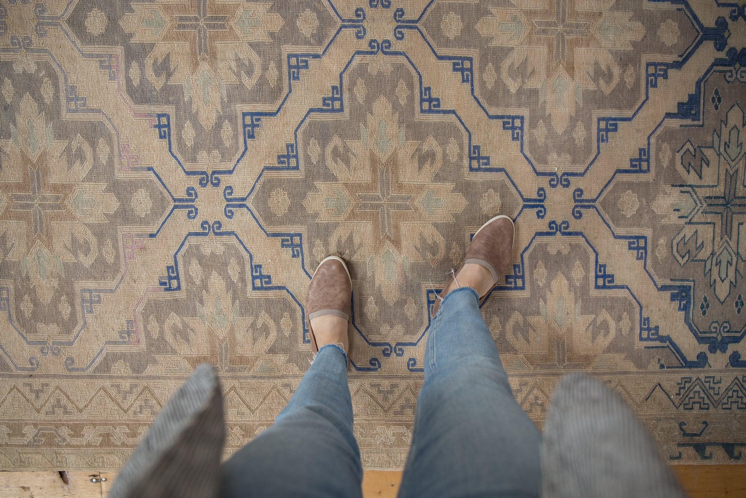 6x10 Vintage Distressed Soumac Carpet // ONH Item 8524 Image 1