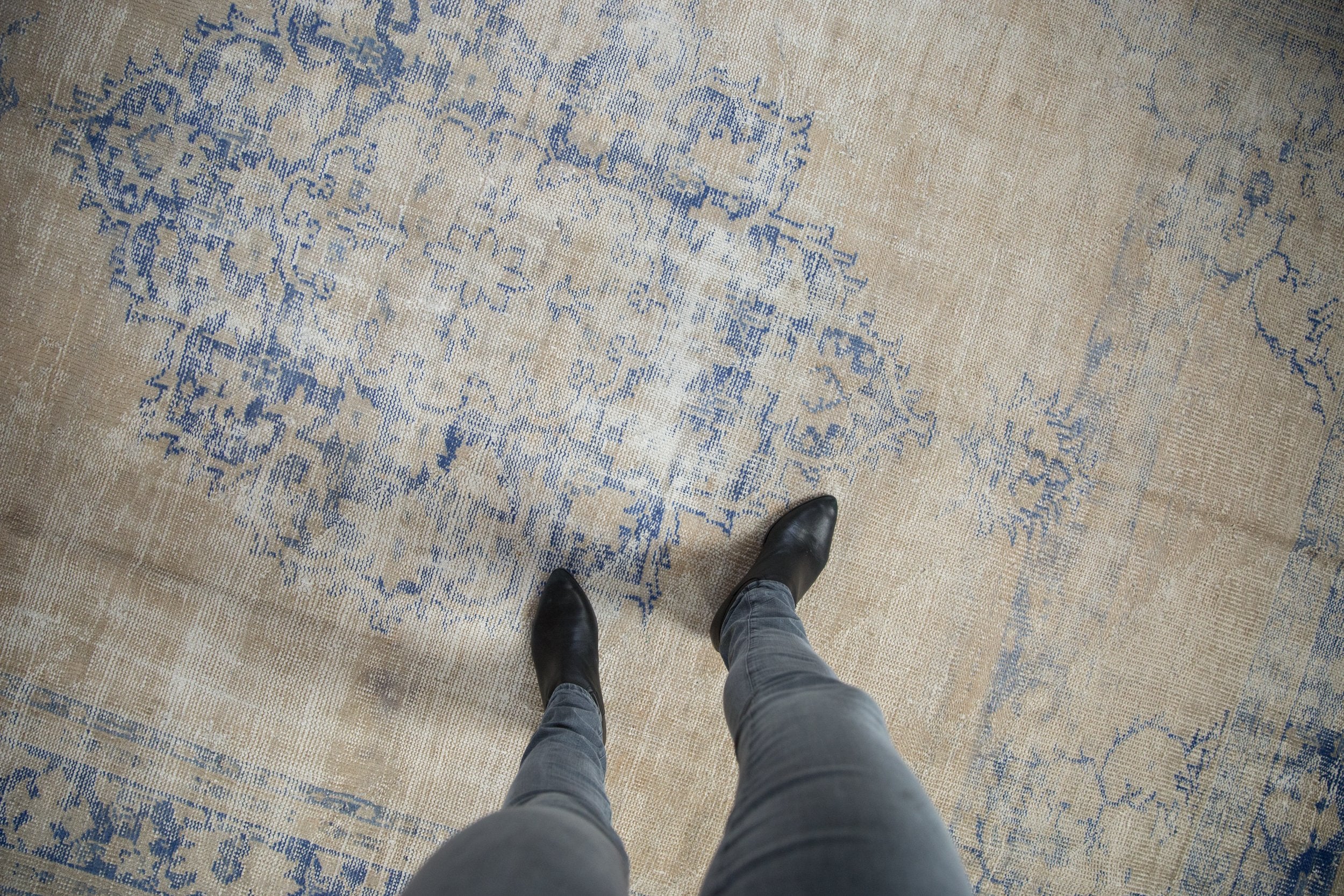 7.5x10 Vintage Distressed Oushak Carpet // ONH Item 8542 Image 1