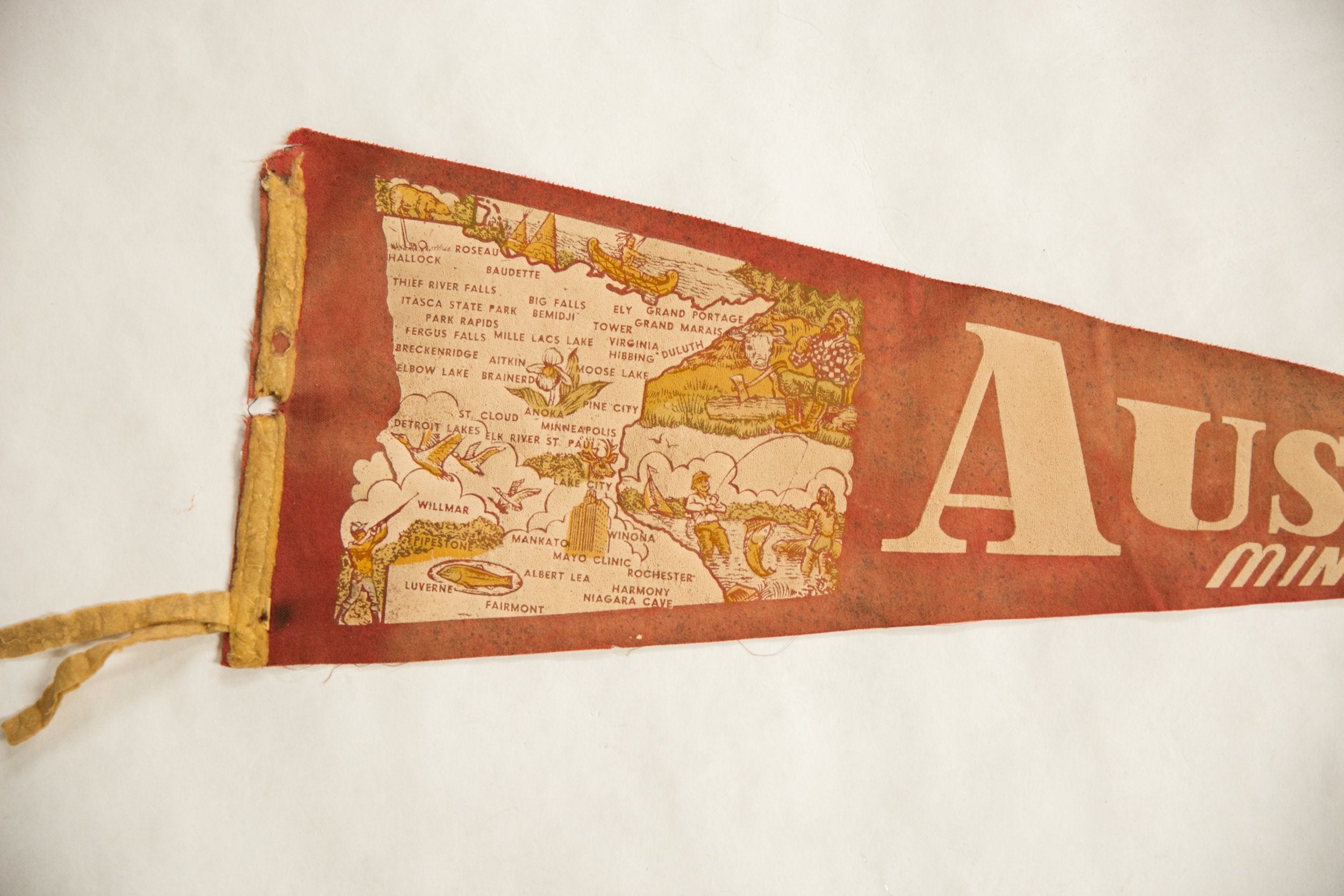 Vintage Austin Minnesota Felt Flag // ONH Item 8576 Image 1