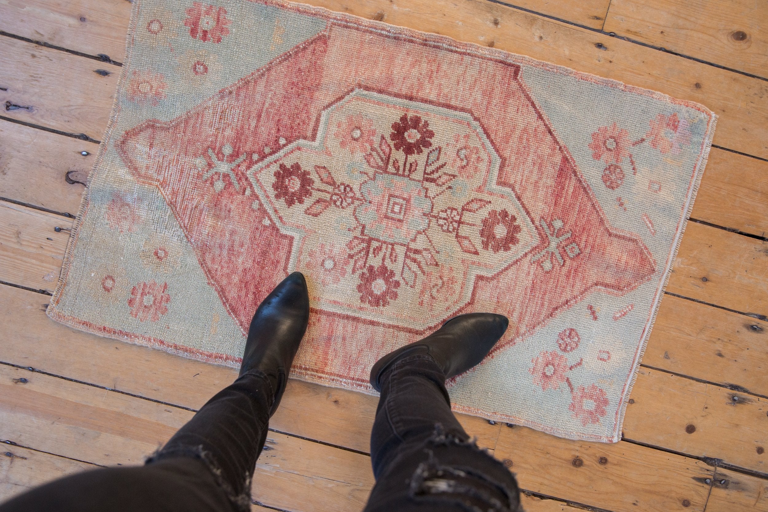 2x3.5 Vintage Distressed Fragment Oushak Rug // ONH Item 8606 Image 1