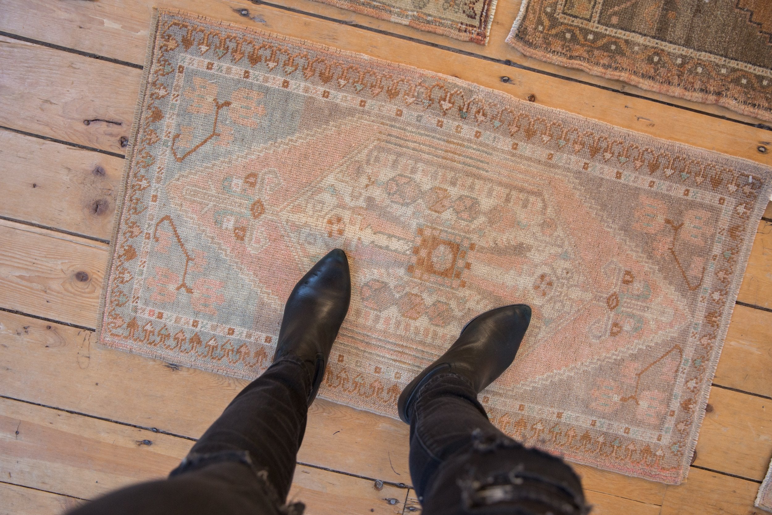 1.5x3.5 Vintage Distressed Oushak Rug Mat Runner // ONH Item 8629 Image 1