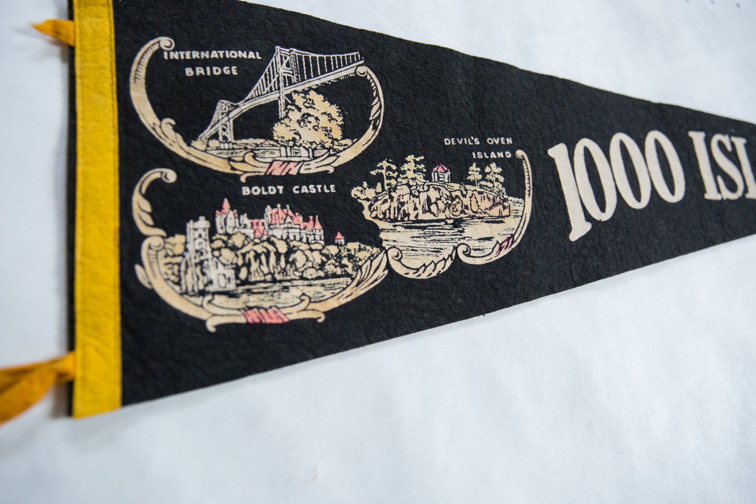 Vintage 1000 Islands Felt Flag // ONH Item 8650 Image 1