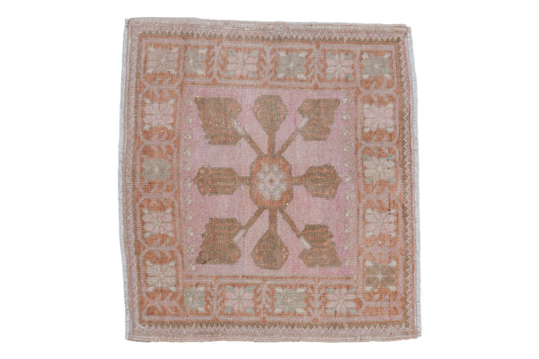 Vintage Distressed Oushak Square Rug Mat / ONH item 8800